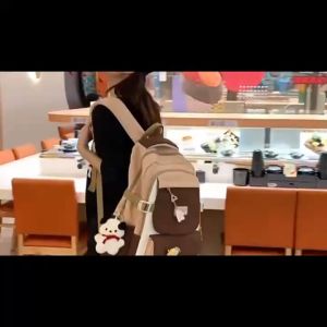 ส่งจากไทย! กระเป๋านักเรียนสไตล์มหาวิทยาลัยสาวญี่ปุ่น ความจุขนาดใหญ่ เวอร์ชั่นเกาหลี สีใส พร้อมจี้ตุ๊กตา