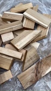 1 Kg Mẩu Gỗ Thừa Thanh Củi Gỗ Vụn Gỗ Thịt Tự Nhiên – Nguyên Liệu Tái Chế Đốt Lò Thủ Công - Xưởng Mộc Maido