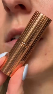 AUTHENTIC Charlotte Tilbury | CT Lipstick Matte Revolution Hydrating Lipstick 3.5g(Walk of No Shame / Pillow Talk / Very Victoria/M.I. Kiss/Gracefully Pink)