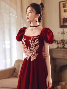 ชุดแต่งงานจีนไซส์ใหญ่ ชุดราตรียาวปานกลาง ผ้าฝ้ายโพลีเอสเตอร์ กระโปรงยาวปานกลาง แขนสั้น คอเหลี่ยม ชุดแต่งงานผู้หญิง