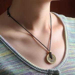 สร้อยคอสีแดงดำ DIY Handmade Gold Coin Pendant Cord สร้อยคอสีทองแดง ลูกปัดความปลอดภัย โซ่สร้อยคอสำหรับเงินหยวน