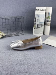 รองเท้าส้นเตี้ยหนังนิ่มทรงสี่เหลี่ยมพับพิงสบายสำหรับผู้หญิง รองเท้าส้นเตี้ยแบบสวมสบาย รองเท้าแฟชั่นสำหรับผู้หญิง