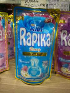 RAPIKA UNGU REFFIL - 250Ml / Rapika UNGU Pelicin Pakaian Biang 5 In 1 REFFIL