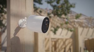 Arlo Go 2 VML2030​ 4G LTE / Wi-Fi Mobile Security Camera – 1080p Video | Indoor/Outdoor Security with Color Night Vision Spotlight 130° View 2-Way Audio Siren | Works with Alexa and Google Assistant