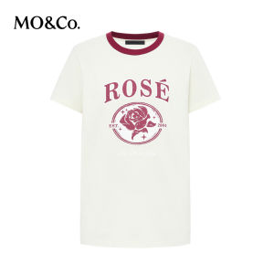 เสื้อยืดคอกลมแขนสั้นผ้าฝ้าย MoCo ทรงหลวมพิมพ์ลายดอกกุหลาบสีตัดกันสไตล์อเมริกัน แฟชั่นฤดูใบไม้ผลิและฤดูใบไม้ร่วงสำหรับผู้หญิง