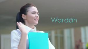 Wardah C-defense Vitamin C + Panthenol Anti-Pollution Radiant Creamy Wash