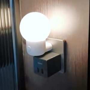 Đèn cảm ứng ánh sáng tự động bật sáng khi trời tối đèn tắt khi trời sáng đèn 2 màu công suất 3W phích cắm dẹp 2 chân