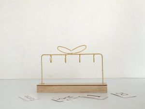 Lịch để bàn đế gỗ decor phong cách cổ điển có đèn LED phát sáng trang trí DN052