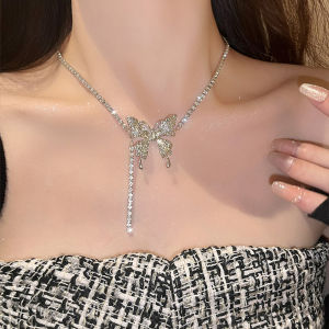 【Bosuer💛COD】Kalung Kupu-kupu Berlian Bersinar Mewah Ringan Wanita Desain Ceruk Rantai Tulang Selangka Kelas Atas