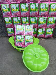 beli Rinso cair sachet 18 ml gratis 1 wadah sayur set