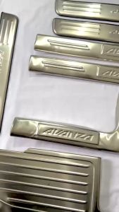 Ốp Bậc Cửa Nẹp Bước Chân Xe Toyota Avanza 2018-2021 Form Cũ Mẫu Inox Cao Cấp Trang Bị Sẵn Keo Dán