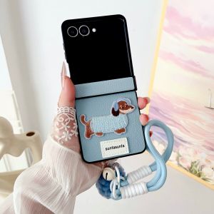 Ốp Điện Thoại Bằng Da Có Dây Đeo Cổ Tay Hình Chú Chó Hoạt Hình Dễ Thương Cho Samsung Galaxy Z Flip Vỏ Bảo Vệ Chống Sốc Tương Thích Với Nhiều Mẫu Máy