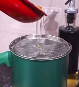 1.4L Stainless Steel Oil Container with Strainer Oil Filter Storage Kitchen Storage Filter Pot