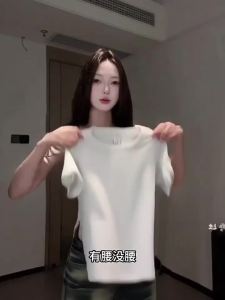 Jeanswest | Áo Thun Nữ Mùa Hè Cổ Tròn Vai Thường Dáng Ôm Ngắn Màu Trơn