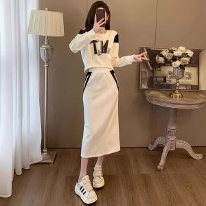 ชุดกีฬาลำลองฤดูใบไม้ร่วง/ฤดูหนาว ชุดกระโปรงสั้น แขนยาว 2 ชิ้น สำหรับผู้หญิง ชุดแฟชั่นลำลอง ชุดทำงาน ชุดทำงาน ชุดทำงาน