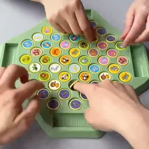 ของเล่นเกมกระดานโต้ตอบเพื่อการศึกษาสำหรับสองผู้เล่นแบบต่อสู้ระหว่างพ่อแม่และลูก ของเล่นเดสก์ท็อปที่เน้นความจำ เกมกระดานสำหรับเด็ก