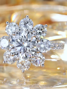 Queensun IGI 2ct 18k Gold Lab Diamond Halo Cluster Engagement Ring | Halo Cluster Multi-Diamond Band | Lab Diamond Engagement Ring | Luxury Cluster Diamond Band | Wedding Proposal Ring | Sparkling Multi-Diamond Ring18K 金群镶主钻培育钻石钻戒 日常百搭高级感饰品 小众奢华求婚戒指