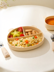 Beeshum | Divided Adhesive Bear-themed Childrens Dish