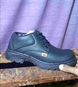 Sepatu Safety ujung besi pendek