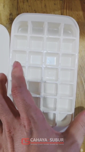 CSS Cetakan Es Batu 28 Lubang Plastik Dengan Tutup Mold Ice Cube Premium Food Grade