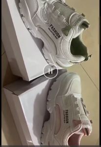 Sepatu Sneakers Wanita: Pilihan Casual & Sporty Terbaik