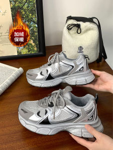 รองเท้าผ้าใบลำลองสำหรับผู้หญิง ฤดูหนาว 2025 รองเท้าบิดาพื้นหนาแบบอเนกประสงค์ รองเท้าสเก็ตบอร์ดแบบสวมหัวกลม พื้นยาง รองเท้าส้นกลาง