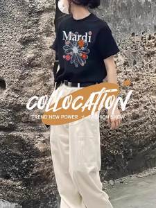 T-Shirt Ukuran Besar Lengan Pendek  Motif Bunga Kamomil Desain Unik  Katun Sisir Tipis Bernapas Tren 2025  Gaya Korea-Jepang Oversize Slim Fit  Pakaian Kasual Unik Perempuan Laki-laki  Manis dan keren  Gaya jalanan  Modis  Kerah bulat Slip - on Tops