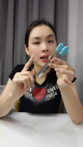 Kẹp gặp thức ăn mini cho bé ăn dặm (được chọn mẫu)