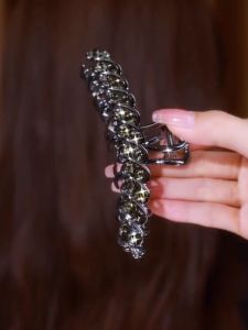 Elegant Shark Hair Clip Womens Stylish Hair Accessories High-End Barrette Hair Grips for Back of Head Fashionable Hairpins