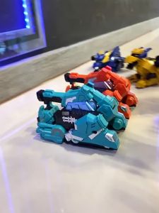 Xe đồ chơi khủng long biến hình