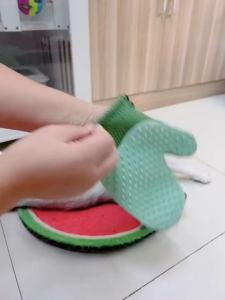 Lovinland Cat Fur Glove 2 in 1 Pet Hair Remover Glove Dog Grooming Bath Glove Brush for Shedding Massage Efficient Pet Hair Remover Mitt for Cleaner Couch Carpet Bed Clothes