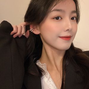 Elegant Pearl Clip-On Earrings for Women No Piercing Required Vintage Style Fashion Jewelry Ear Cuffs Alloy with Artificial Gemstones