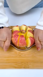 Dụng Cụ Cắt Táo Bằng Thép Không Gỉ Cắt Trái Cây 1 Nhát 8 Miếng