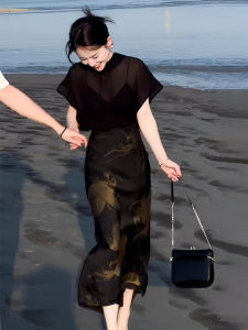 ชุดกระโปรงสั้นผ้าชีฟองคอสูงสไตล์ฝรั่งเศส แขนสั้น กระโปรงสั้นเอวสูง ชุดสองชิ้น ฤดูร้อน 2025 ชุดกระโปรงสไตล์ชาติ