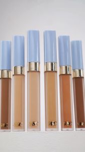 SASC LIFT Oléoactif®️ White Truffle Flawless Contour: Perawatan Kulit Wajah yang Efektif\\n\\n Apa itu SASC LIFT Oléoactif®️ White Truffle Flawless Contour?\\n\\nSASC LIFT Oléoactif®️ White Truffle Flawless Contour adalah produk perawatan kulit wajah yang dirancang untuk memberikan hasil contouring yang sempurna. Dengan bahan-bahan alami seperti truffle putih, krim ini dapat membantu mencerahkan dan mengencangkan kulit wajah Anda, serta memberikan hasil akhir yang flawless.\\n\\n Manfaat produk perawatan kulit ini\\n\\nSASC LIFT Oléoactif®️ White Truffle Flawless Contour memiliki beberapa manfaat utama:\\n\\n* Mencerahkan dan menyamarkan noda hitam pada kulit wajah\\n* Membantu mengencangkan kulit wajah dan mengurangi garis-garis halus\\n* Memberikan hasil akhir yang flawless dan sehat\\n* Mudah diserap oleh kulit dan tidak meninggalkan rasa lengket\\n\\n Komposisi dan khasiat bahan-bahan utama\\n\\nSASC LIFT Oléoactif®️ White Truffle Flawless Contour terbuat dari bahan-bahan alami yang telah terbukti efektif dalam merawat kulit wajah. Beberapa bahan utama yang digunakan dalam krim ini meliputi:\\n\\n* Truffle putih: Mencerahkan dan menyamarkan noda hitam pada kulit wajah\\n* Hyaluronic acid: Membantu melembabkan dan mengencangkan kulit wajah\\n* Vitamin C: Membantu melindungi kulit dari kerusakan akibat sinar matahari dan polusi\\n* Ekstrak teh hijau: Membantu mencegah penuaan dini dan mengurangi garis-garis halus\\n\\n Bagaimana Menggunakan Krim Contouring Wajah SASC LIFT Oléoactif®️?\\n\\nBerikut adalah langkah-langkah penggunaan yang benar untuk SASC LIFT Oléoactif®️ White Truffle Flawless Contour:\\n\\n1. Bersihkan wajah Anda sebelum menggunakan krim contouring ini.\\n2. Ambil sejumlah kecil krim contouring dan oleskan secara merata pada wajah Anda.\\n3. Gunakan jari-jari Anda untuk meratakan krim contouring dan mengarahkannya ke arah tulang pipi dan dagu Anda.\\n4. Biarkan krim contouring meresap selama beberapa menit sebelum melanjutkan dengan langkah perawatan kulit wajah Anda yang lain.\\n\\n Hasil yang diharapkan setelah penggunaan\\n\\nSetelah menggunakan SASC LIFT Oléoactif®️ White Truffle Flawless Contour secara rutin, Anda dapat mengharapkan hasil akhir yang lebih cerah, sehat, dan flawless. Kulit wajah Anda akan terlihat lebih muda dan segar, serta garis-garis halus dan kerutan akan berkurang.\\n\\n Apa yang Harus Diperhatikan Saat Menggunakan SASC LIFT Oléoactif®️?\\n\\nBerikut adalah beberapa hal yang perlu Anda perhatikan saat menggunakan SASC LIFT Oléoactif®️ White Truffle Flawless Contour:\\n\\n* Pastikan untuk membersihkan wajah Anda sebelum menggunakan krim contouring ini.\\n* Jika Anda memiliki alergi terhadap salah satu bahan-bahan yang terdapat dalam krim contouring ini, hindari penggunaannya.\\n* Jika Anda mengalami reaksi alergi setelah menggunakan krim contouring ini, hentikan penggunaannya dan konsultasikan dengan dokter kulit Anda.\\n\\n Perawatan kulit wajah sebelum dan sesudah penggunaan krim contouring\\n\\nSebelum menggunakan SASC LIFT Oléoactif®️ White Truffle Flawless Contour, pastikan untuk membersihkan wajah Anda dengan baik. Setelah menggunakan krim contouring ini, Anda dapat melanjutkan dengan langkah perawatan kulit wajah Anda yang lain, seperti pelembab atau tabir surya.\\n\\n Reaksi alergi dan cara mengatasinya\\n\\nJika Anda mengalami reaksi alergi setelah menggunakan SASC LIFT Oléoactif®️ White Truffle Flawless Contour, hentikan penggunaannya dan konsultasikan dengan dokter kulit Anda. Beberapa gejala reaksi alergi yang mungkin terjadi meliputi gatal-gatal, kemerahan, dan pembengkakan pada kulit wajah Anda.\"