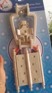 TOP ชุดบานพับ + มือจับ + กลอนประตู PVC เกรด ABS (บานพับ 3 ตัว มือจับ 2 ตัว กลอน 1 ตัว)