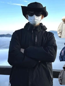 แจ็คเก็ตกันลมกันน้ำสไตล์อเมริกันสำหรับผู้ชายฤดูใบไม้ผลิและฤดูใบไม้ร่วง เสื้อแจ็คเก็ตแบบสวมสบายสำหรับคู่รัก เสื้อคลุมกันลมสำหรับผู้ชาย