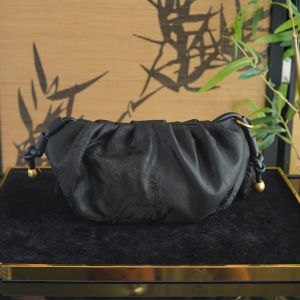 Silk Cloud Shawl Crossbody Bag Single Shoulder Traditional Cheongsam Pattern Medium Hardness Handbag Magnetic Buckle Closure