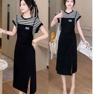 ชุดเดรสยาวปานกลางลายทางสำหรับผู้หญิง ฤดูร้อน 2025 แฟชั่นใหม่ ชุดสองชิ้นปลอม ชุดเดรสสายเดี่ยวเปิดหน้าท้อง