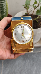 Đồng hồ để bàn nam Seiko mặt chải tia lên cót có báo thức hàng si