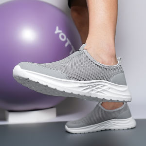 Bay thoáng khí mùa hè Hollow-out lưới lớn ngoài trời thường ngày Giày đàn hồi cao ánh sáng đế mềm Sneaker quá khổ Kích thước 48 47 46 45 Giày nam trung niên và người cao tuổi thoải mái Giày đi bộ thời trang giày lười