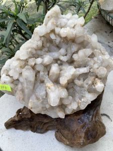 Đá thạch Anh vàng hình núi kèm đế tự nhiên trong suốt vàng Citrine Natural AAA1