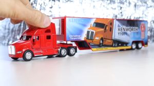 Diecast Mobil Mainan Miniatur Truk Truck Kenworth T700 with Container Box Kontainer Peti Kemas Miniature Die Cast Model 1:68 Souvenir Kado Pajangan