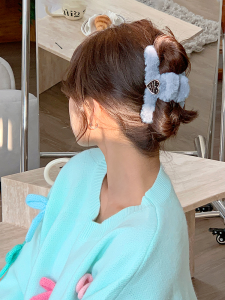 Fall and Winter Plush Loving Heart Grip Female 2023 New Arrival Fancy Barrettes Female Back Head Hair Claw Shark Clip Headdress