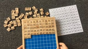 Bộ Đồ Chơi Toán Học Bằng Gỗ Cho Bé từ 1-100 rõ nét đẹp - Giáo cụ Montessori