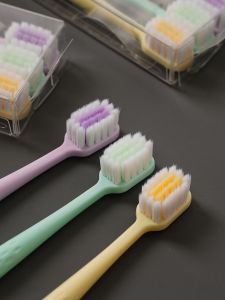 แปรงสีฟันแบบมีรูเหลี่ยม แปรงสีฟันขนนุ่ม 4 ชิ้น ราคาประหยัด แปรงสีฟันสำหรับผู้ใหญ่ แปรงสีฟันสำหรับเดินทาง