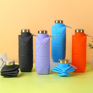 700ml Collapsible Reusable Silicone Water Bottle Portable Leak-proof Mug for Outdoor Camping Hiking Gym Yoga Fitness Sport