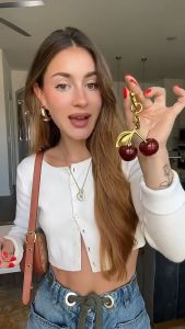 Gantungan Kunci Berkelas Cherry: Aksesoris Tas Lucu & Souvenir Kreatif