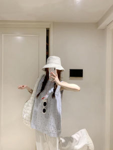 เสื้อเชิ้ตแขนกุดลายจุดสีน้ำเงินสไตล์เกาหลีสำหรับผู้หญิงในช่วงฤดูร้อน ดีไซน์เก๋ไก๋ หวาน สไตล์เด็กผู้หญิง เสื้อตัวบน