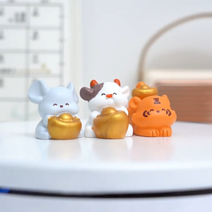 S010 โมเดลสัตว์ 12 นักษัตรจีน (ชุด 12 ชิ้น) ดีไซน์น่ารักถือ "ก้อนทองคำ" สื่อถึงความร่ำรวย โชคลาภ และความเจริญรุ่งเรือง